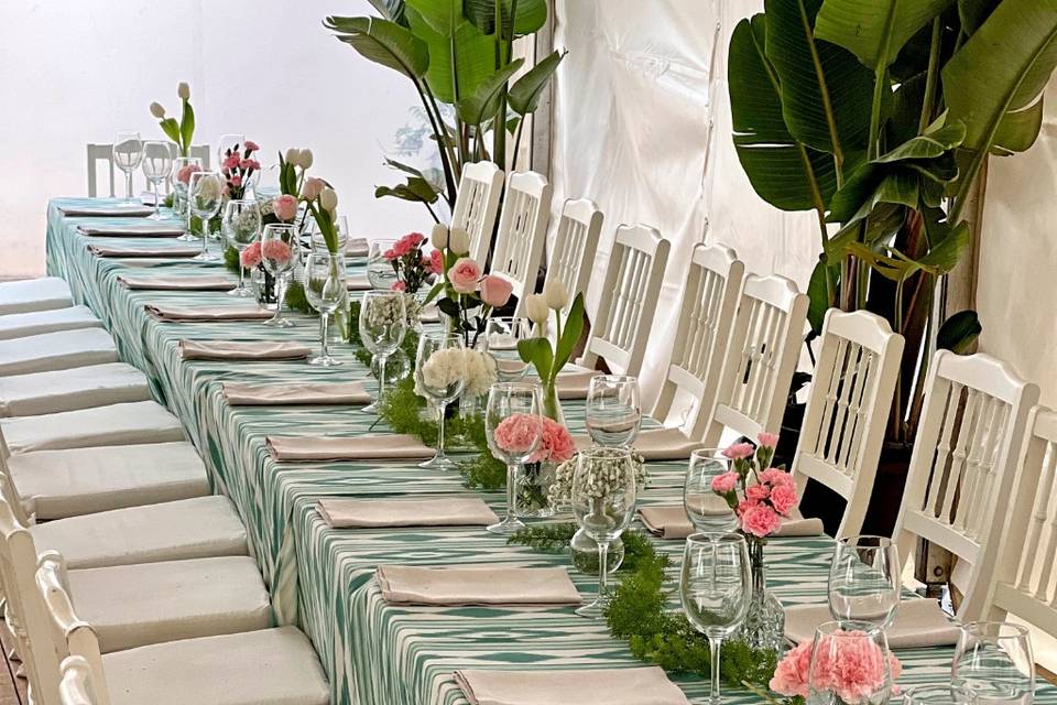 Decoración de mesa de invitados