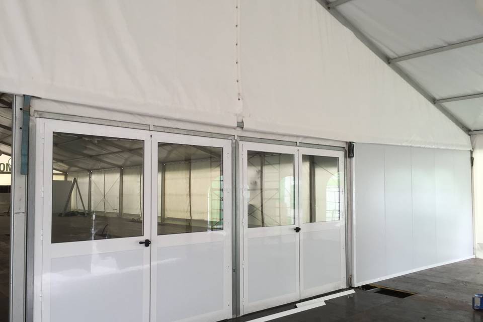 Puertas de emergencias en carpa