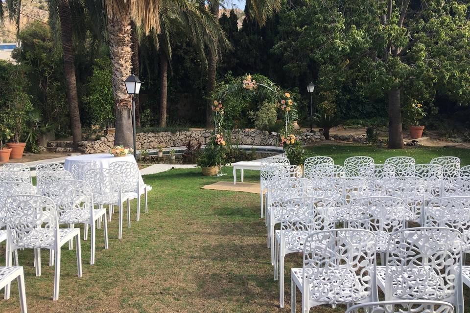 Boda civil en jardín