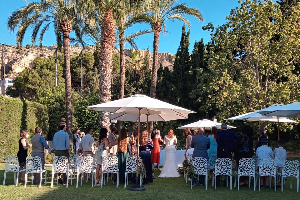 Boda íntima en el jardín