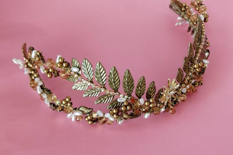 Tiara de hoja y cristal
