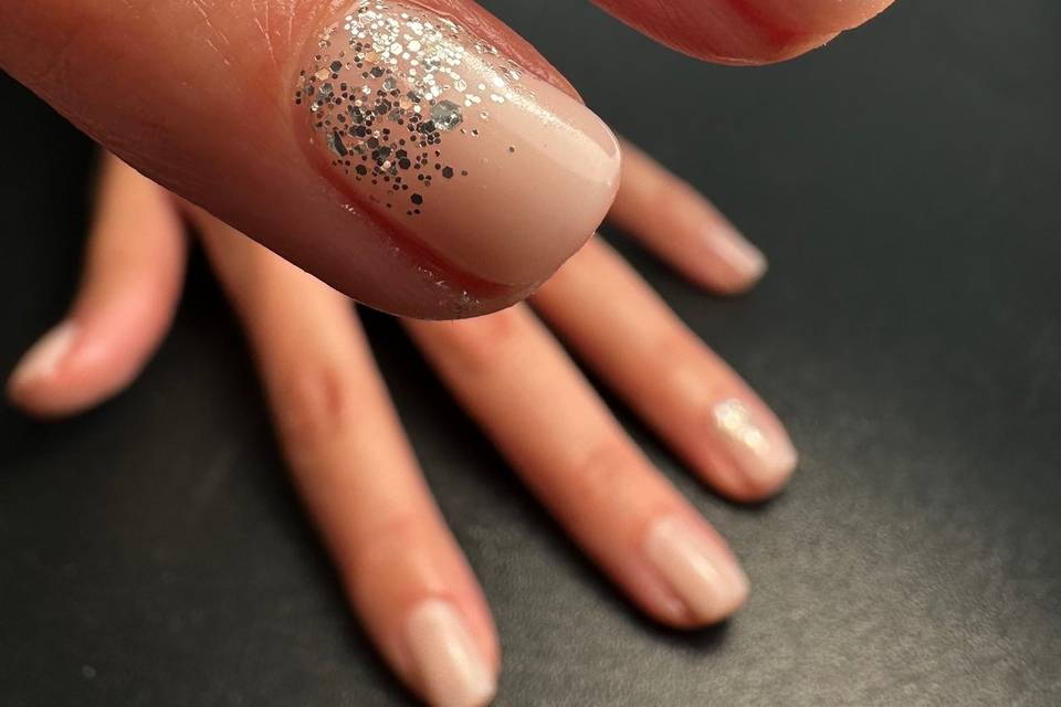 Manicura con esmaltado