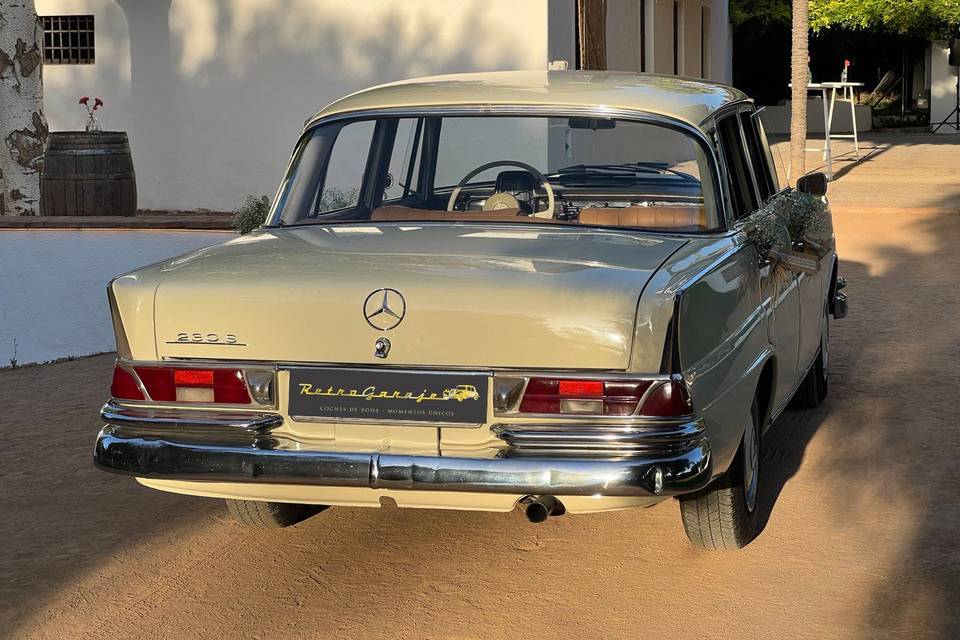 Mercedes-Benz 230S