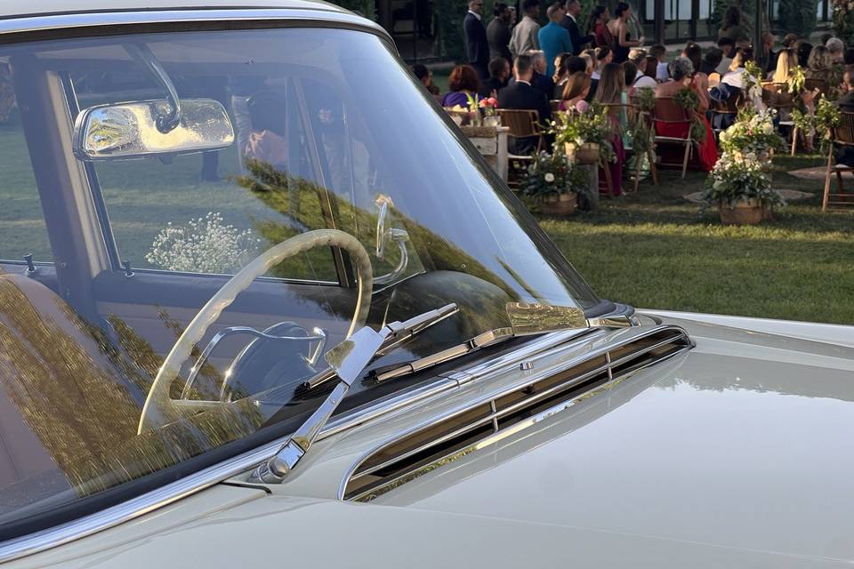 Mercedes-Benz 230S (interior)