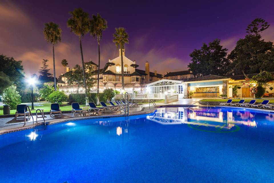 Terraza jardines nocturna