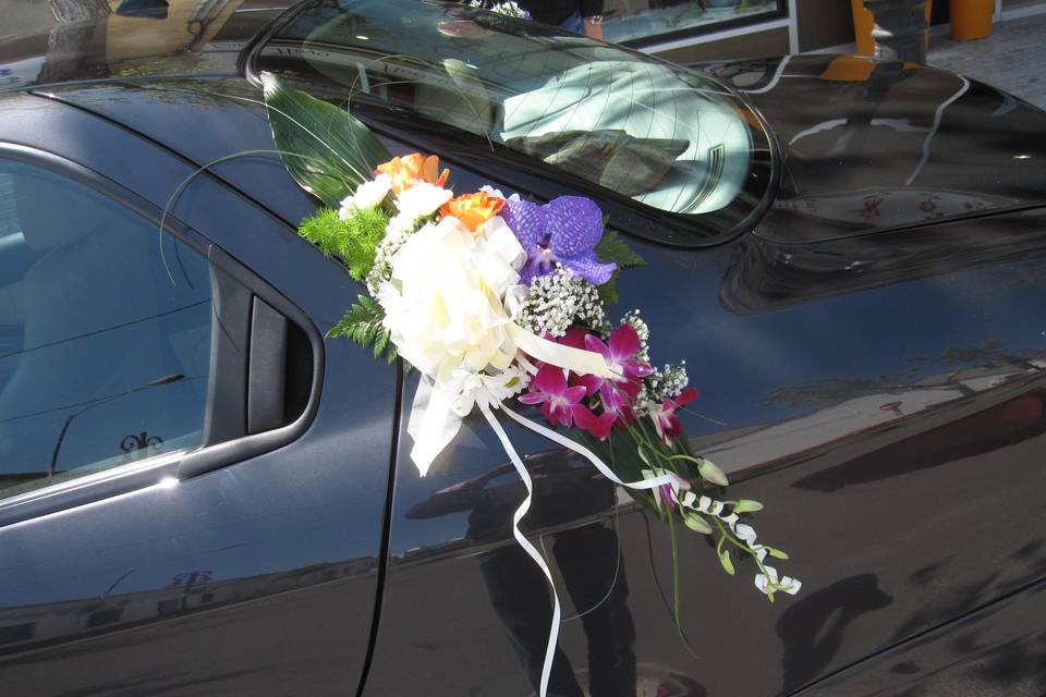 déco de voiture pour mariage en ruban en organza et roses crème   Decoraciones de coches de boda, Puertas de boda, Sillas de la boda