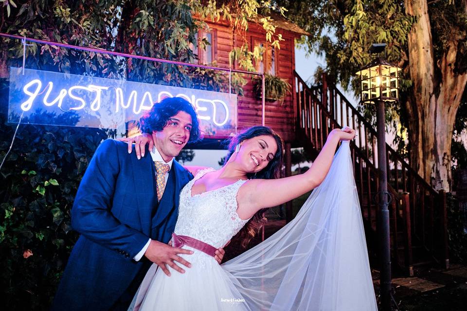 Neón Just Married