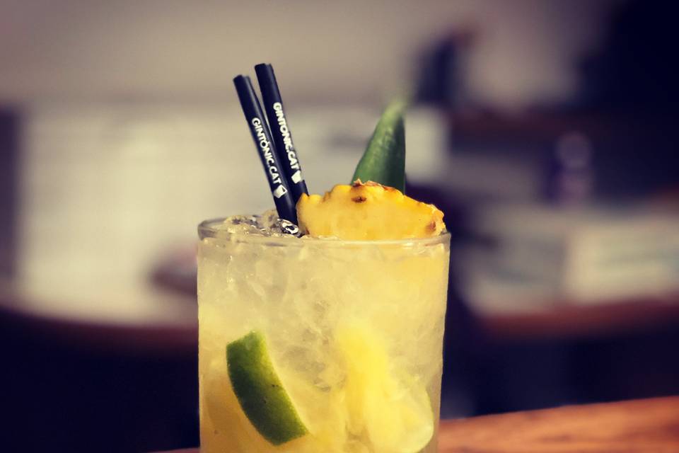 Caipiroska de piña y jengibre