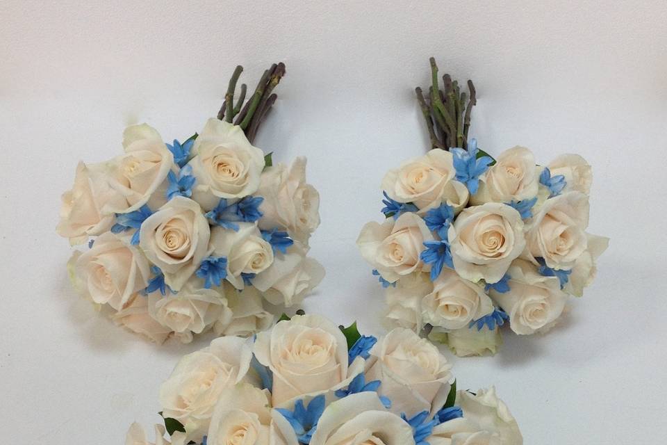 Bouquet con flor azul