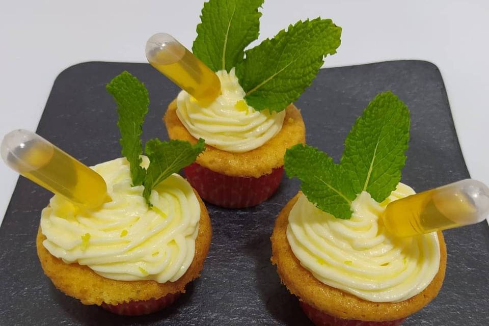 Cupcakes de mojito con pipeta