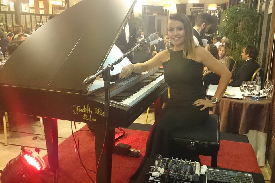 Judith Ruth Balao - voz y piano