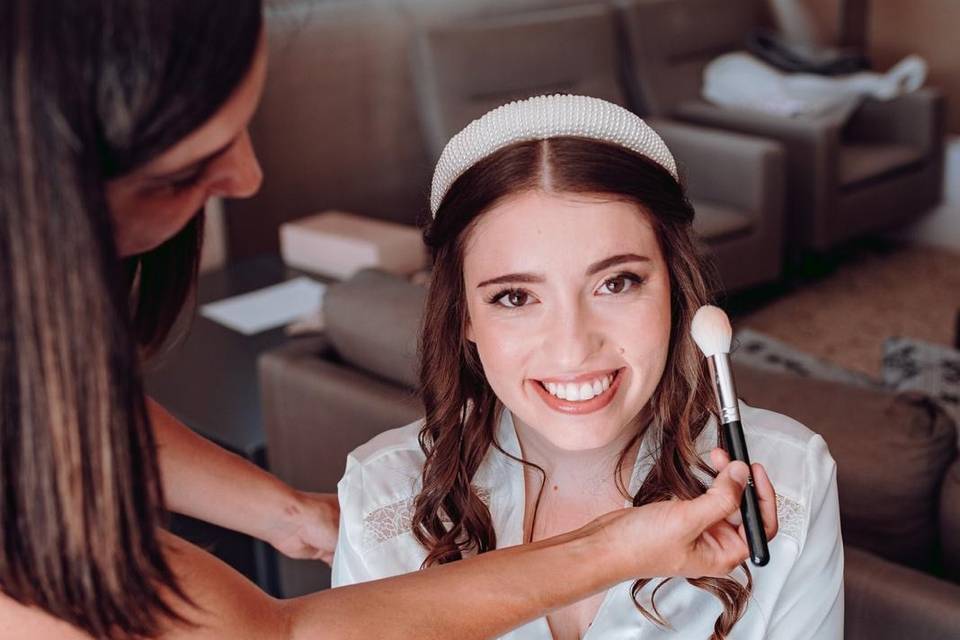 Peinado y maquillaje