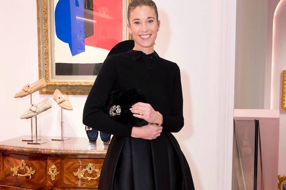 Vestido negro invitada