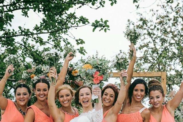 Novia y damas