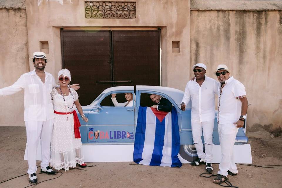 Y se subieron al carro
