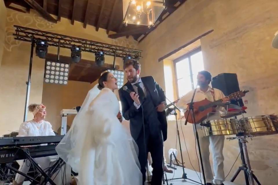 Los novios tienen sandunga