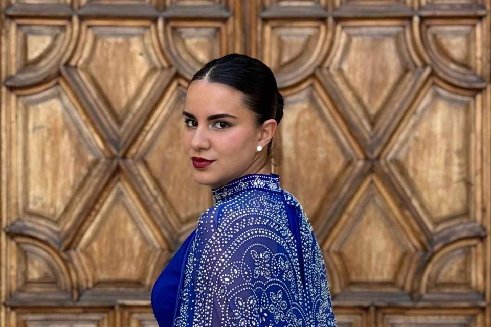 Vestido con capa