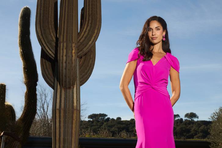 Vestido midi efecto cola