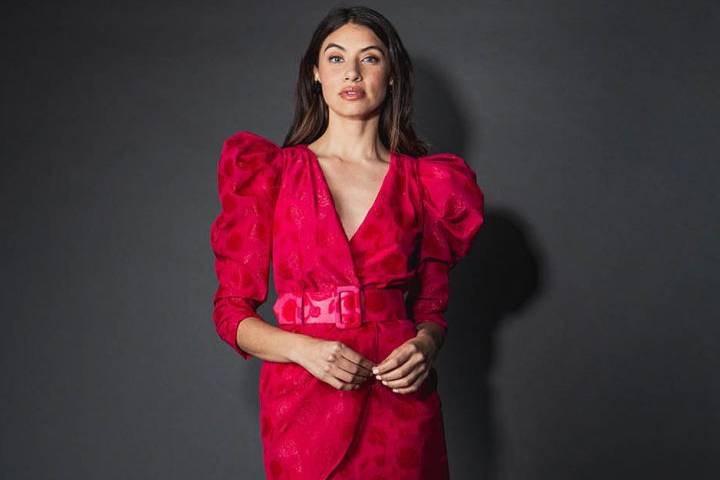 Vestido con mangas francesas