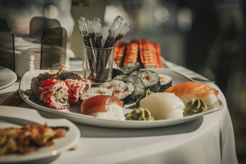 Sushi con pipetas de soja