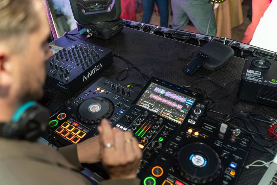 set DJ