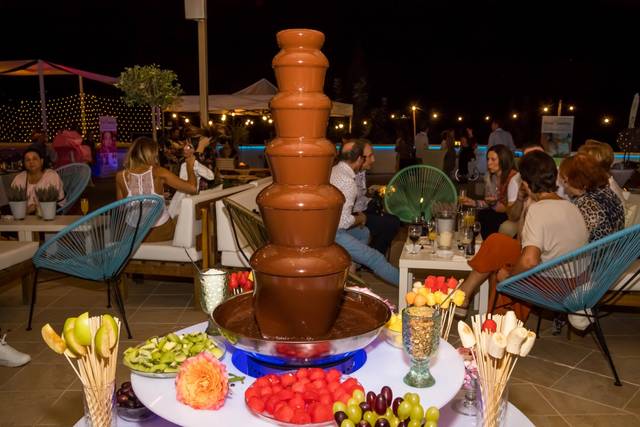 Alquila un carro con fuente de chocolate para tu fiesta en Alicante o Murcia