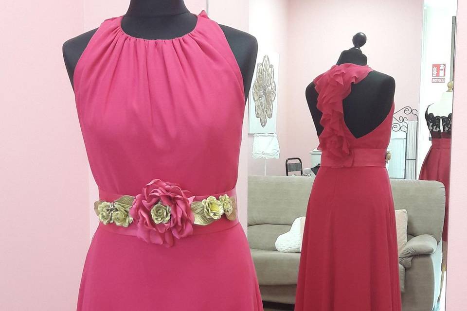 Vestido fucsia volantes espald