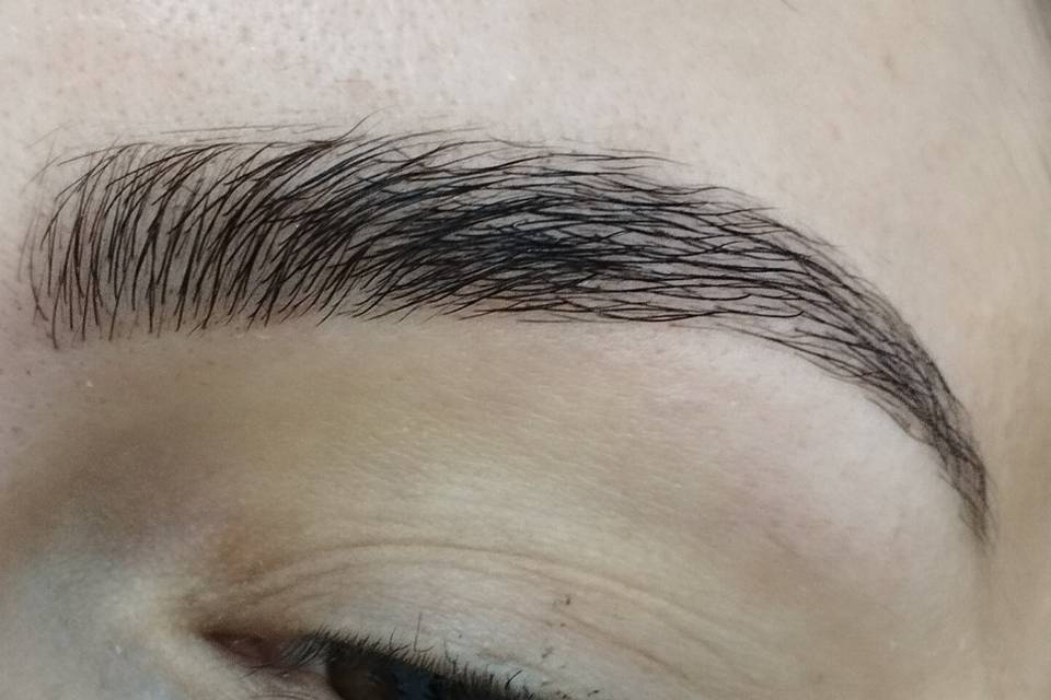 Laminado de cejas con tinte