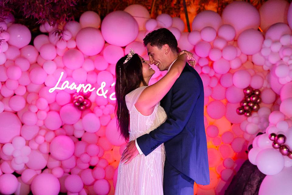 Novios baile globos