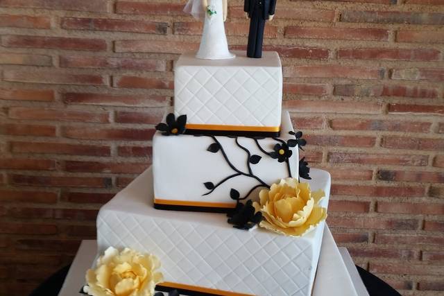 Tarta de boda con novios personalizados