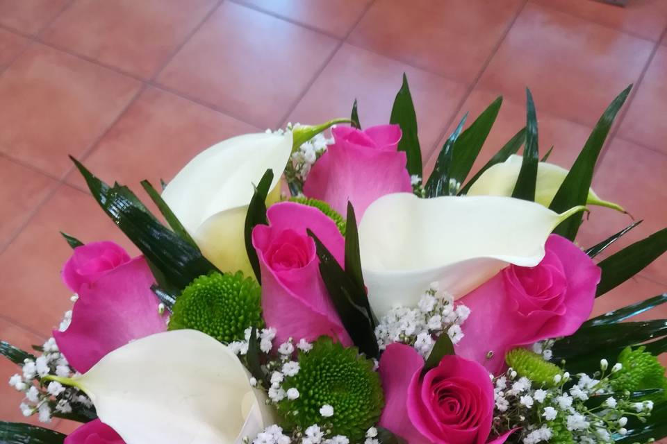 Bouquet de estoma y rosas