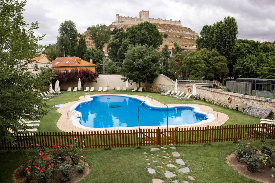 Piscina vista castillo