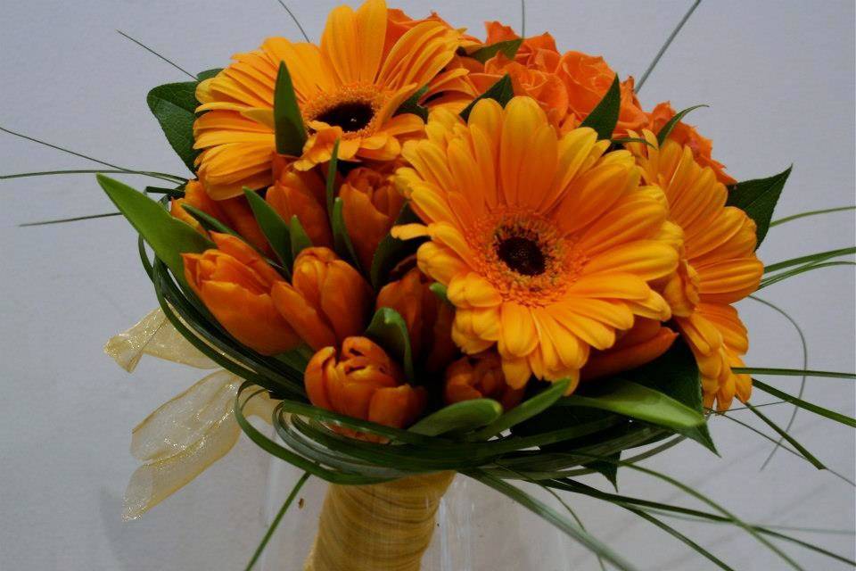 Bouquet en tonos naranjas