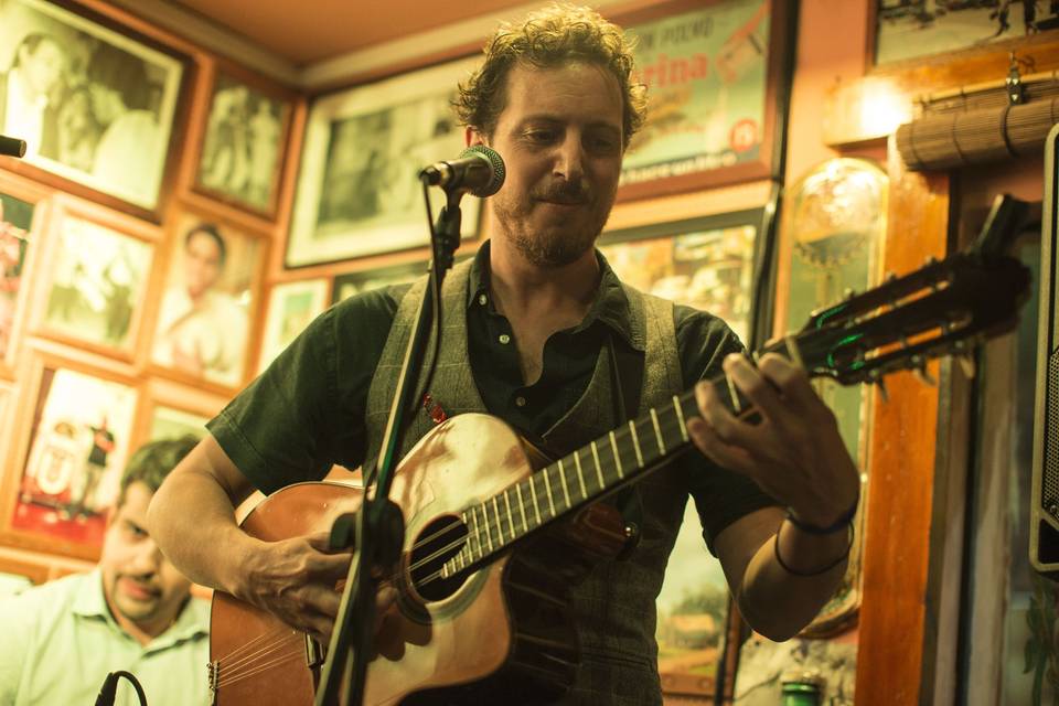 Julián Olivares