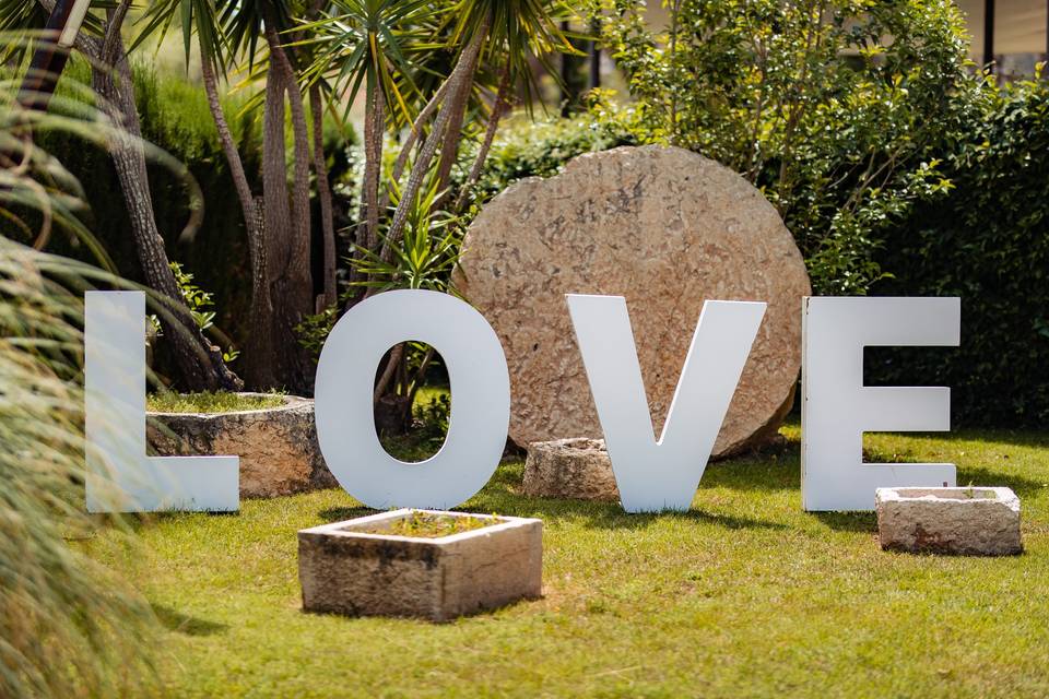 Cartel LOVE jardines