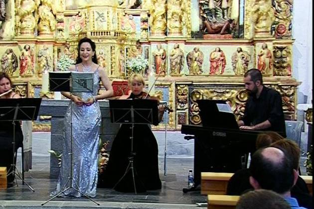 Soprano, flauta y violín