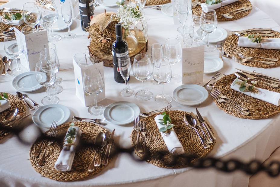 Mesa de boda mantel blanco