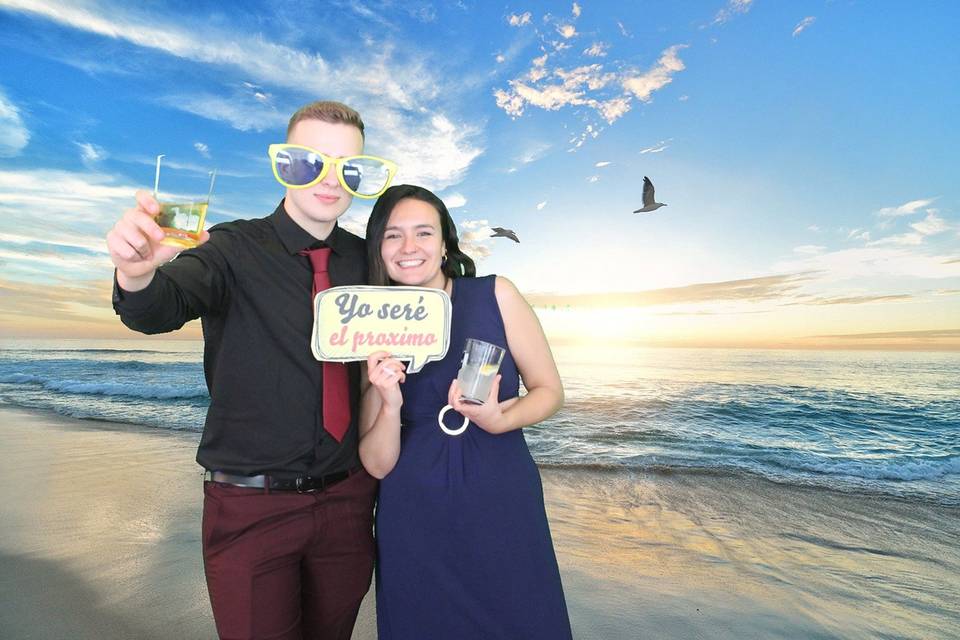 Pareja con fondo de playa