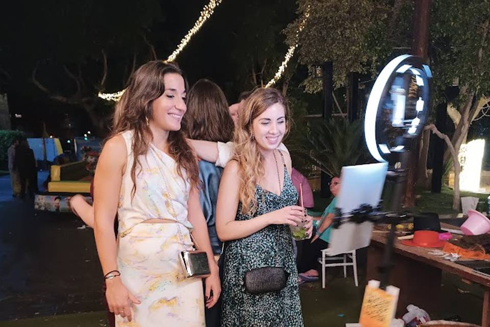 Chicas en fotomatón 360