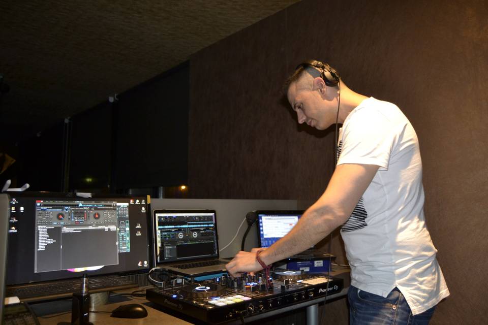 DJ residente en Sala Número 8