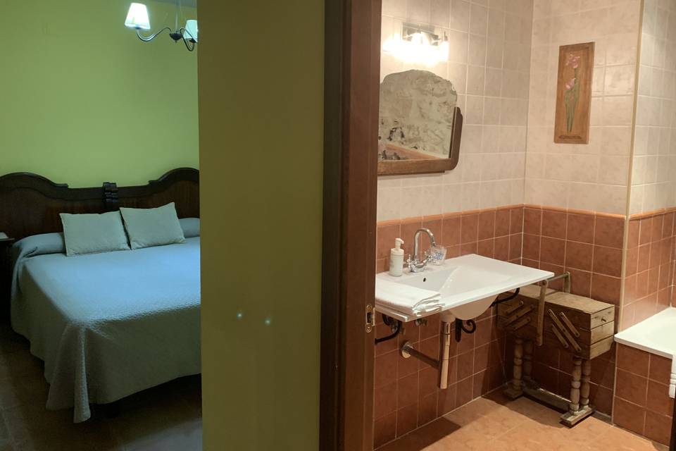 Dormitorio y baño de suite