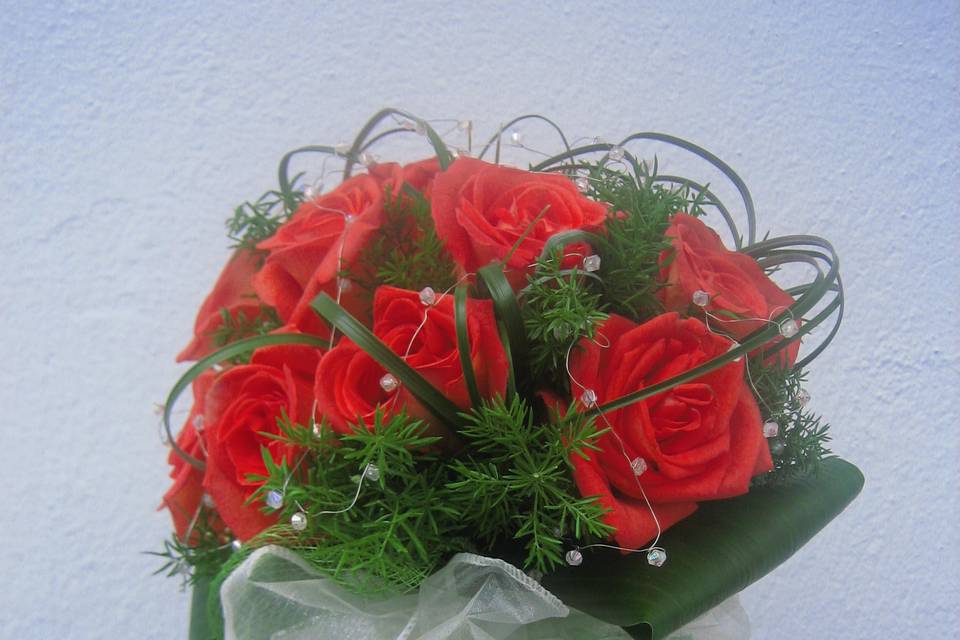 Ramo de rosas naranja coral