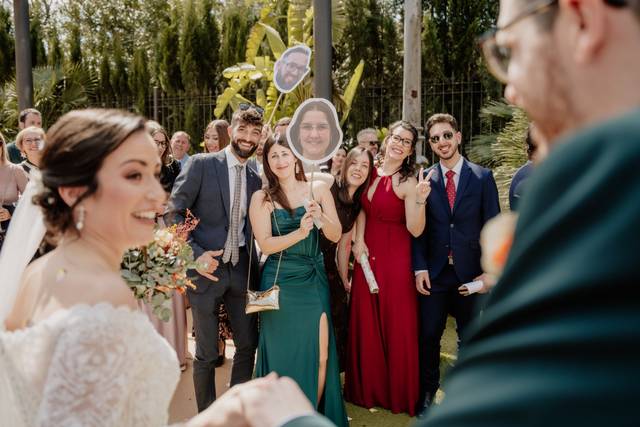 Los amigos de los novios