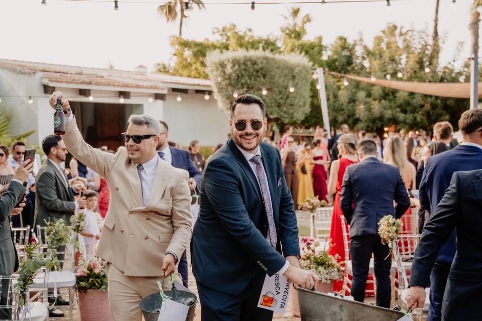 RECIBIENDO A LOS INVITADOS