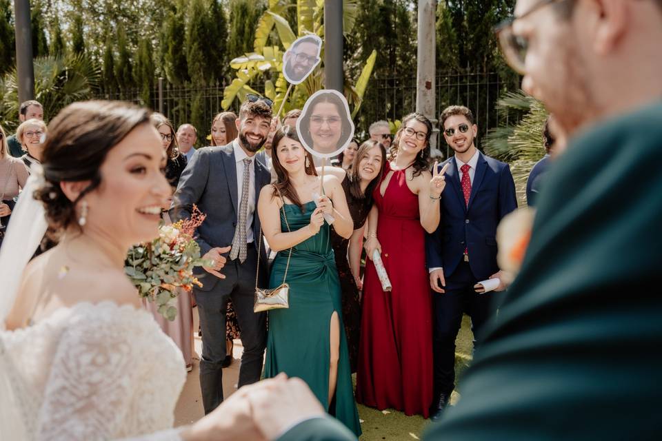 Los amigos de los novios