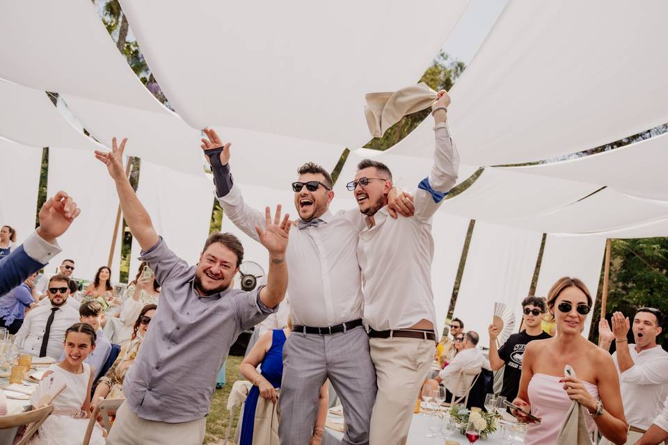AMIGOS VIVA LOS NOVIOS