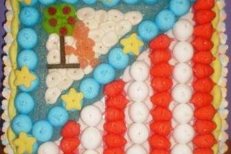 Tarta de chuches escudo