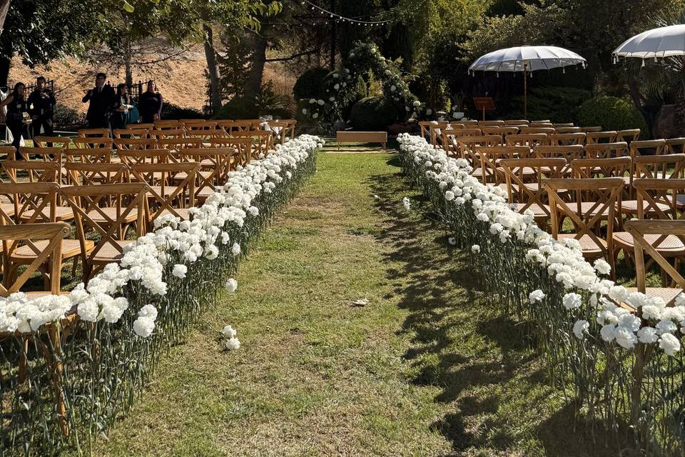 Pasillo floral en ceremonia ci
