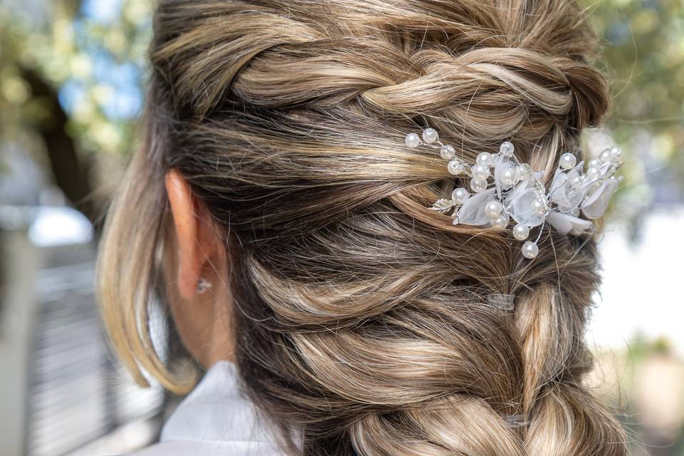 Accesorio floral para el cabello