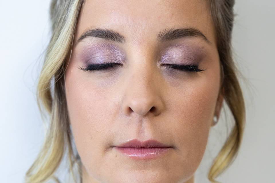 Sombra de ojos morada